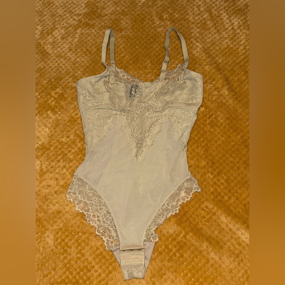 Elegant Lace Bodysuit in Cream